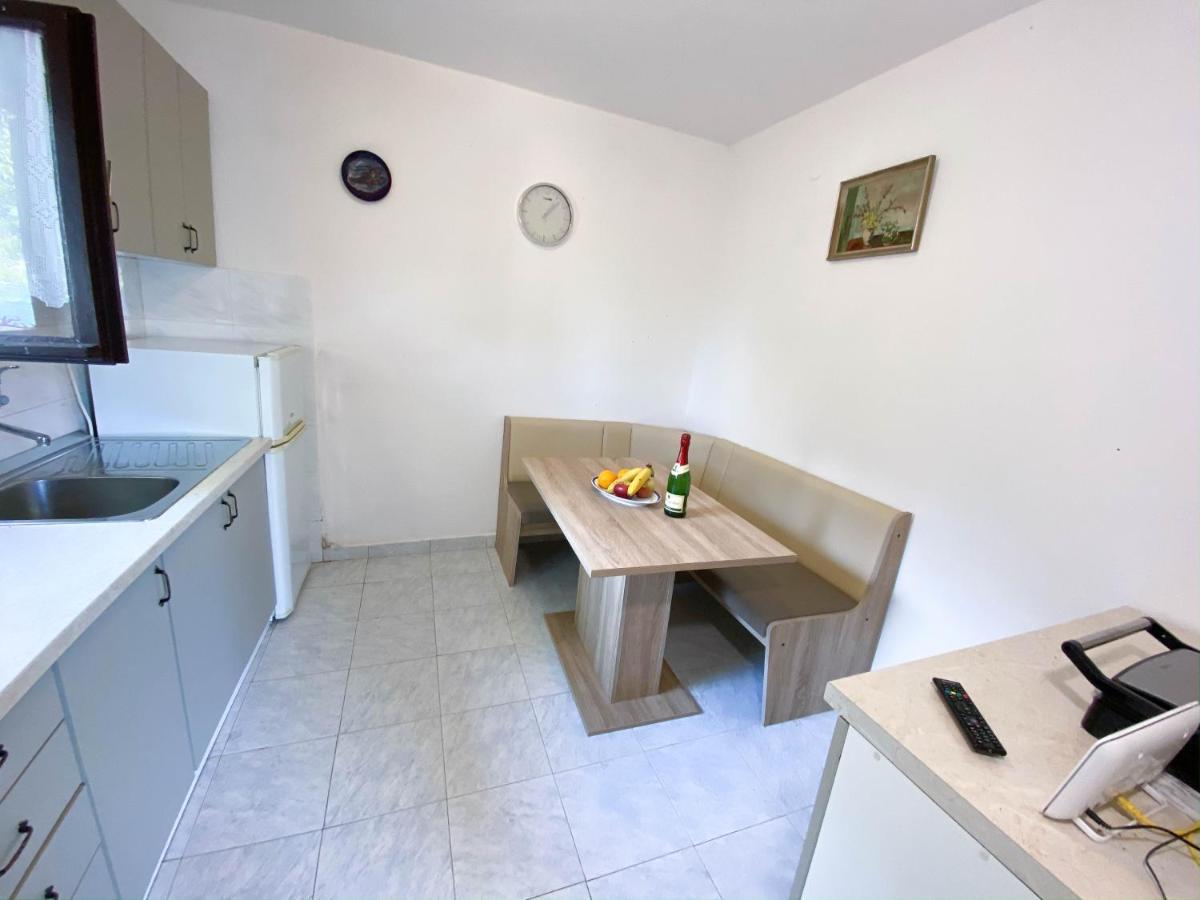 Seaview & Beachfront Apartments Jakov Donji Okrug  Extérieur photo